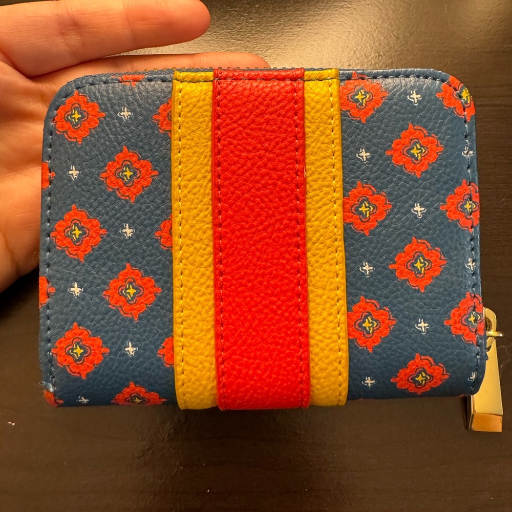 Wallet with red stripe/blue yellow.